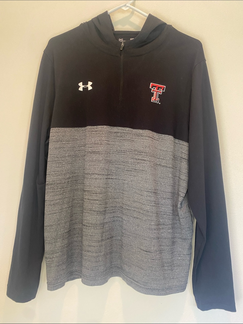 Texas Tech Half-Zip Hoodie Black and Gray Under Armour - Men’s L